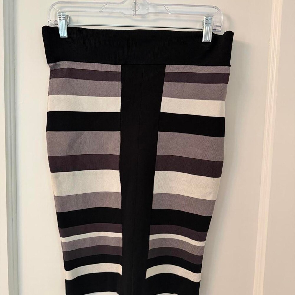 Karen Millen black, white, and gray horizontal striped pencil skirt in a size 2